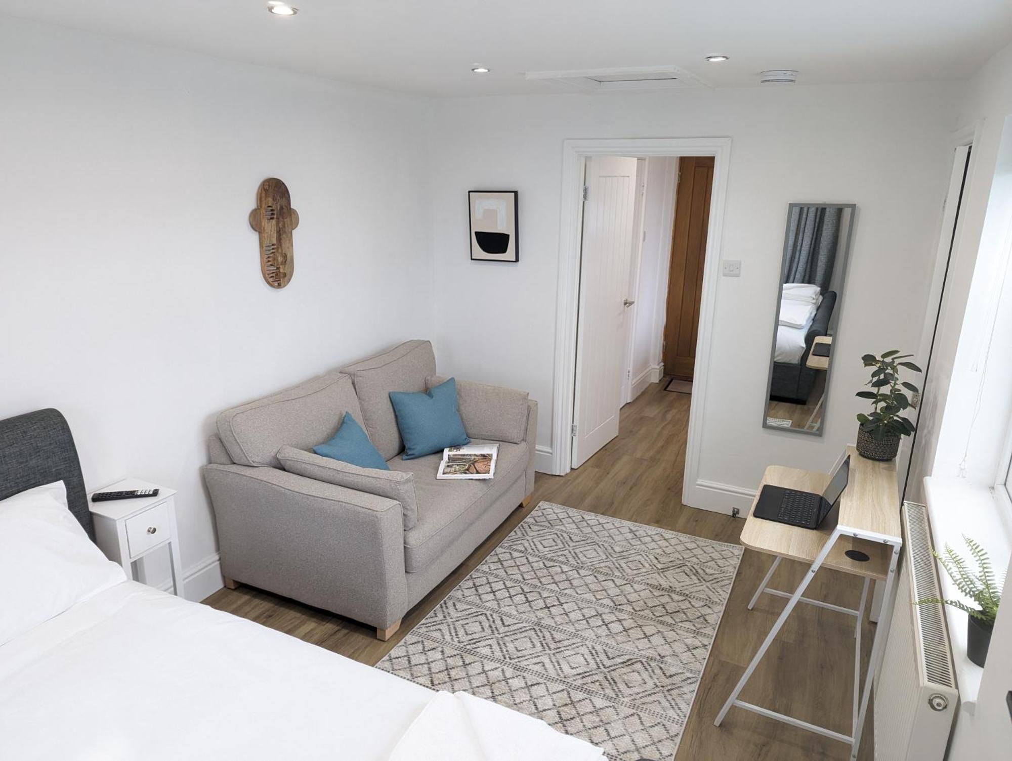 Swan Lake Lodge & Free Parking Cardiff Eksteriør bilde